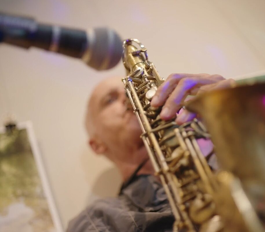 musik spielen bern mann